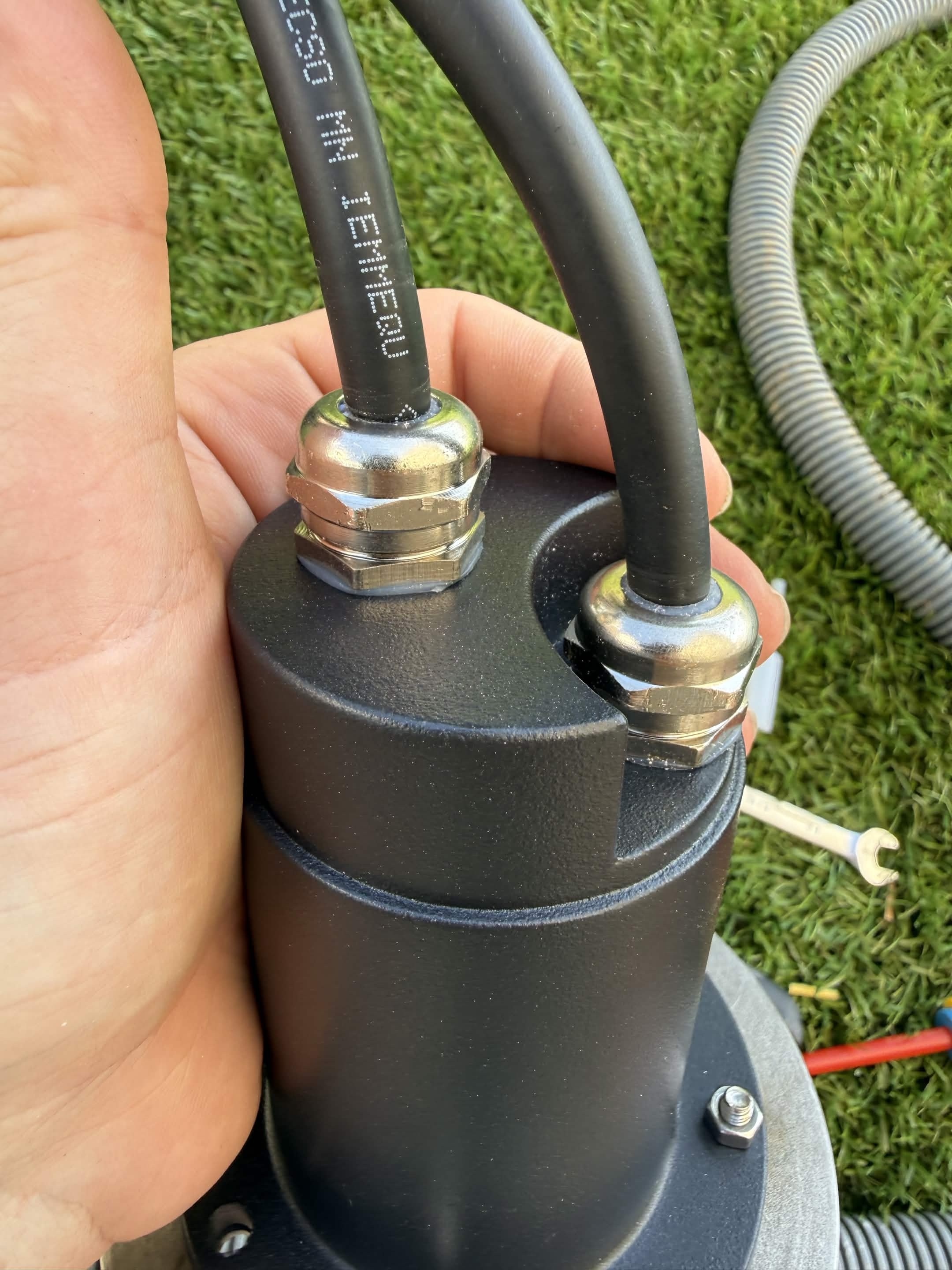 Moderate tightening of IP68 seals on the fitting and embedding in the ground